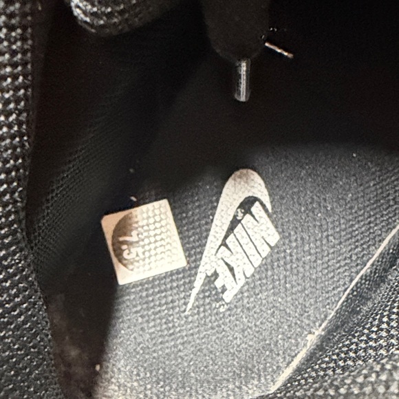 Nike Men's Black High-Top Sneakers - Picture 3 of 9